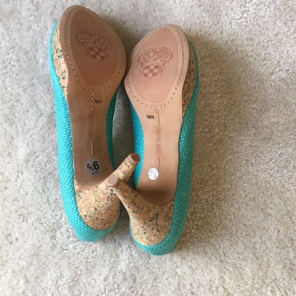 !Sold! NWOB Vince Camuto Teal Heels - Picture 3 of 4